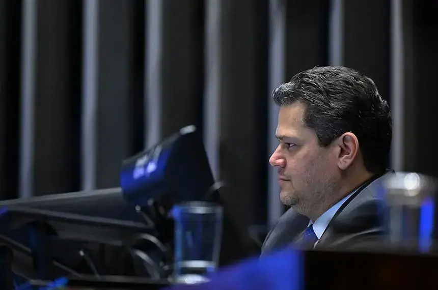 Davi Alcolumbre pede serenidade nos debates e critica ataques pessoais