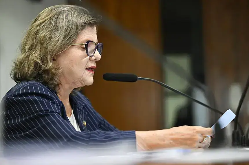 Projeto exige alerta em veículos novos contra esquecimento de crianças e pets