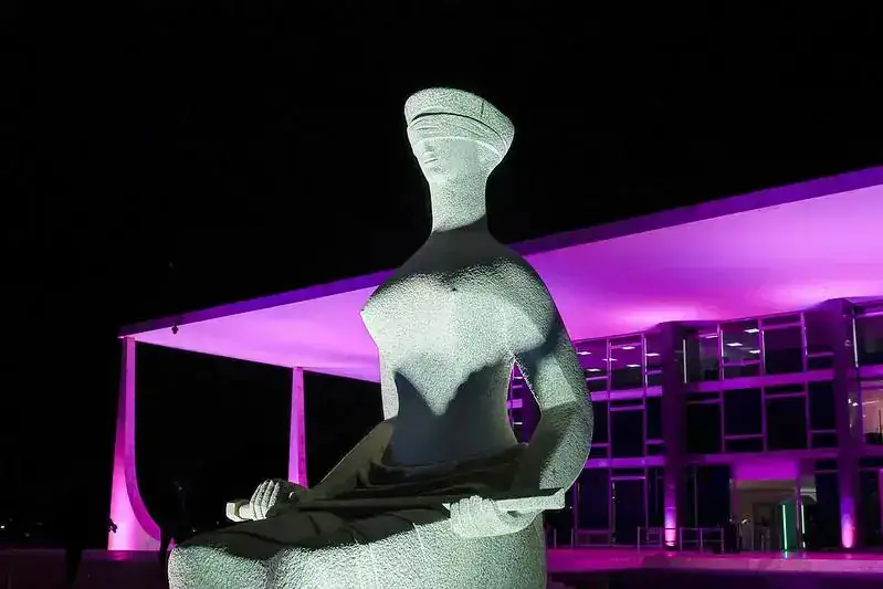 STF é iluminado em rosa pelo Outubro Rosa e anuncia outras ações