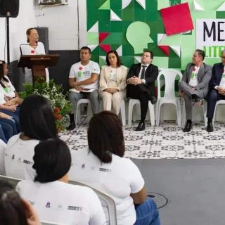 Direito Hoje Notícias discute direitos e justiça em evento literário com painel de especialistas e público interessado, promovendo debates sobre direito e cidadania no Brasil.