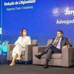 Redução da litigiosidade e aspectos civil e trabalhista em debate na conferência do Direito Hoje Notícias com especialistas.
