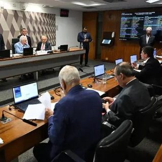 Aprovado reajuste salarial para servidores do Judiciário no Senado