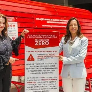 Banco Vermelho: um poderoso símbolo contra a violência de gênero em Goiás