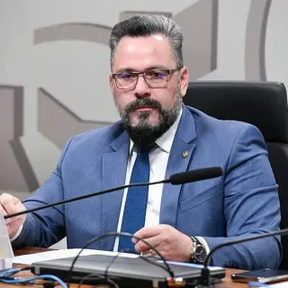 CAE avalia isenção do IR para aposentadas com linfangioleiomiomatose