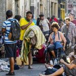 Sobrevivência de refugiados e migrantes na rua em situação de vulnerabilidade social.