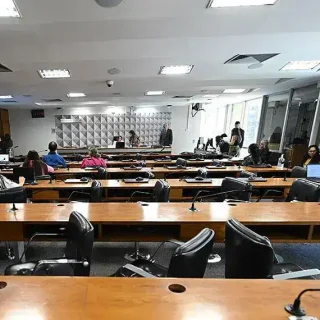 CDH convida ministro da Saúde para esclarecer nova Caderneta da Gestante