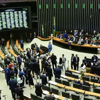 Congresso mantém veto a equiparação de reajustes para servidores da Câmara