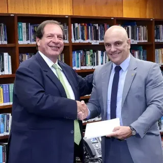 Convite entregue: vice-presidente do STF recebe posse da nova gestão do STJ