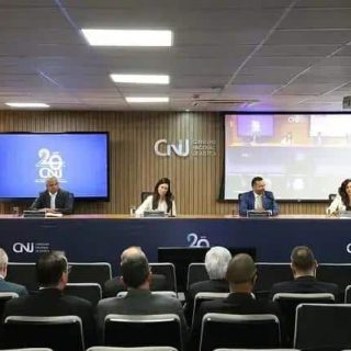 Audiência pública sobre recente projeto de lei discutida por especialistas no CNJ no Brasil.