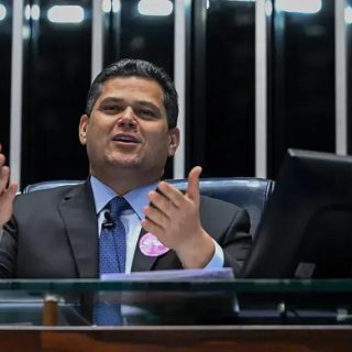 Davi Alcolumbre parabeniza TV Senado pelo documentário "Quando Elas se Movimentam"