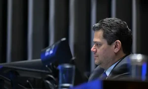 Davi Alcolumbre pede serenidade nos debates e critica ataques pessoais
