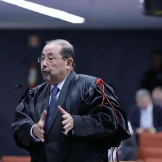 Defesa de Bolsonaro contesta acusações no segundo dia de julgamento