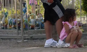 Desigualdade social aumenta risco de mães perderem a guarda, diz estudo