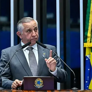 Direito de defesa: advogado pode se comunicar com cliente preso, diz Izalci