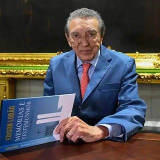 Edison Lobão lança livro sobre a democracia brasileira e suas vivências