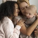 Estabilidade provisória garantida para mãe não gestante em união homoafetiva