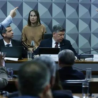Ex-presidente do INSS nega responder perguntas na CPI sobre fraudes