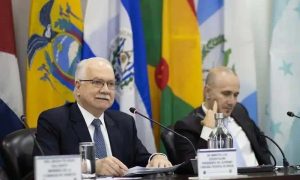Fachin discute resiliência democrática em conferência na Costa Rica