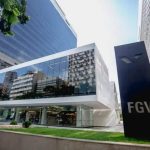 Edifício moderno da FGV (Fundação Getulio Vargas) em São Paulo, refletindo o ambiente corporativo de destaque no setor jurídico e empresarial do Brasil.