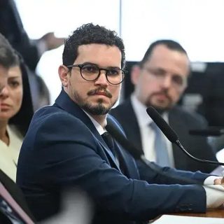 Filho de ex-diretor do INSS é acusado de intermediar propina, diz relator
