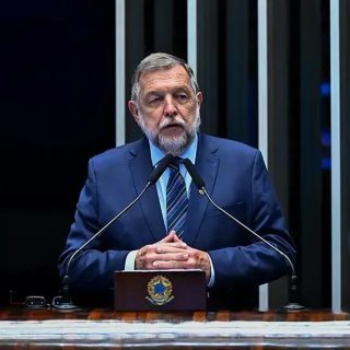 Flávio Arns elogia instituições de ensino e saúde do Paraná