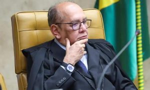 Gilmar Mendes defende julgamento de Bolsonaro em conferência na Itália
