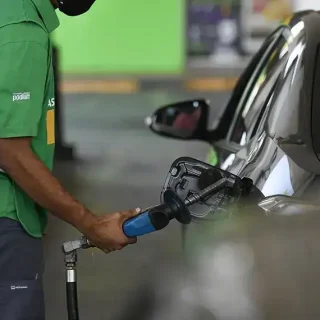 Governo libera R$ 3,33 bi em crédito para subsídio a combustíveis