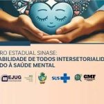 Placas de mãos segurando coração com expressão tranquila, promovendo saúde mental e bem-estar emocional.