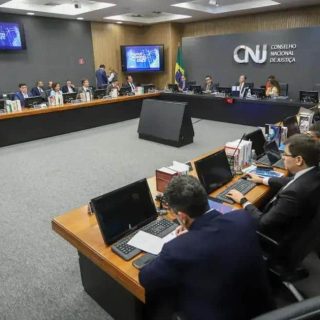 Audiência do Conselho Nacional de Justiça (CNJ) sobre jurisprudência e políticas públicas no setor de direito.