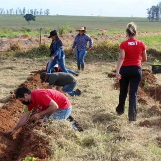 Justiça autoriza curso de medicina na UFPE para assentados de reforma agrária