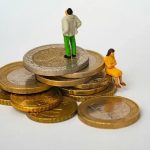 Justiça condena empresa por discriminação salarial entre gêneros.