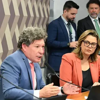 Leila Barros deve apresentar relatório da MP da 'taxa das blusinhas' na segunda