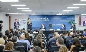 Mendonça destaca papel da advocacia pública em aula magna na ESAGU