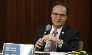 Joel Lan Paciornik em palestra sobre direito e legislação na conferência jurídica, destacando temas atuais na área do direito hoje notícias, com foco em jurisprudência, inovação legal e direitos humanos.