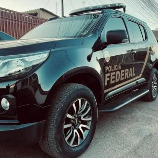 Polícia Federal carro de investigação, veículo oficial de força policial federal, viatura policial moderna e segura, utilizada em operações de combate ao crime organizado no Brasil.