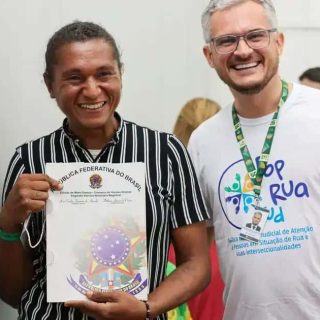 Reconhecimento de direitos civis e participação social de indivíduos vulneráveis na justiça brasileira com foco em igualdade e inclusão.