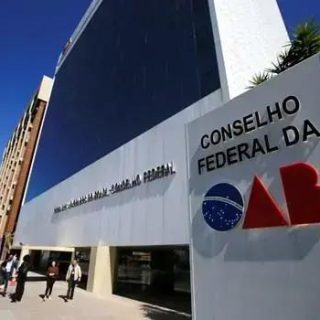 Agência do Conselho Federal da Ordem dos Advogados do Brasil (OAB) localizada em Brasília, reforçando a importância do direito e da advocacia no Brasil.