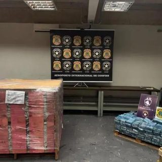 PF apreende 1,2 tonelada de cocaína em Confins com apoio da Receita Federal