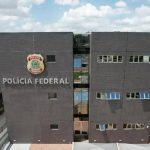 Polícia Federal, edifício da delegacia, sede da Polícia Federal em destaque, destaque para segurança e investigação policial, notícias de direito e segurança pública, direito hoje notícias.