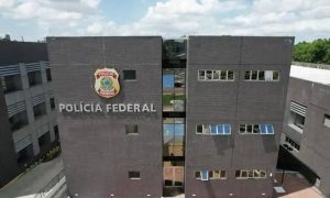 Polícia Federal, edifício da delegacia, sede da Polícia Federal em destaque, destaque para segurança e investigação policial, notícias de direito e segurança pública, direito hoje notícias.