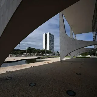 Presidência sanciona lei que autoriza o BNDES a criar subsidiárias; vetos ao FCE