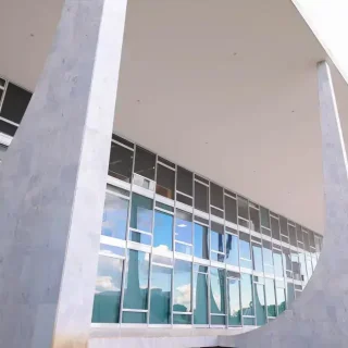 Presidente do STF pede novas manifestações sobre investigações da PF