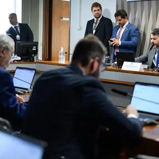 Projeto no Senado suspende norma sobre prorrogação de concessões de energia