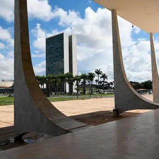 Reajuste do Judiciário é sancionado com veto a parcelas futuras