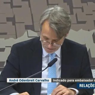 Advogado André Odenbreit Carvalho falando em entrevista sobre relações exteriores e indicações para embaixadores na Tailândia e Laos. Notícias atualizadas do Direito Hoje Notícias.
