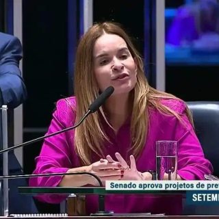 Prevenção ao suicídio, projetos aprovados pelo Senado, setembro amarelo, saúde mental, campanhas de conscientização, políticas públicas, discussão sobre saúde mental.