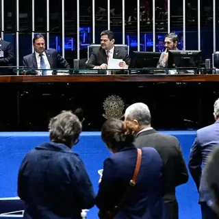 Senado discute PEC que cria aposentadoria para agentes de saúde