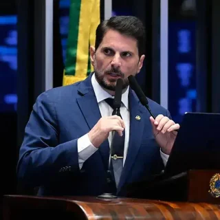 Senador Marcos do Val critica decisões do STF e relata restrições