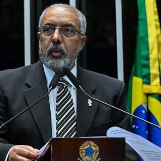 Senador Paim defende projeto para proteger menores nas redes sociais