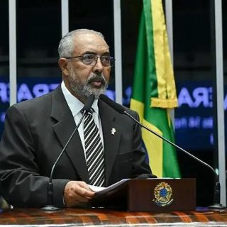 Senador Paulo Paim celebra Mandela em dia contra o racismo